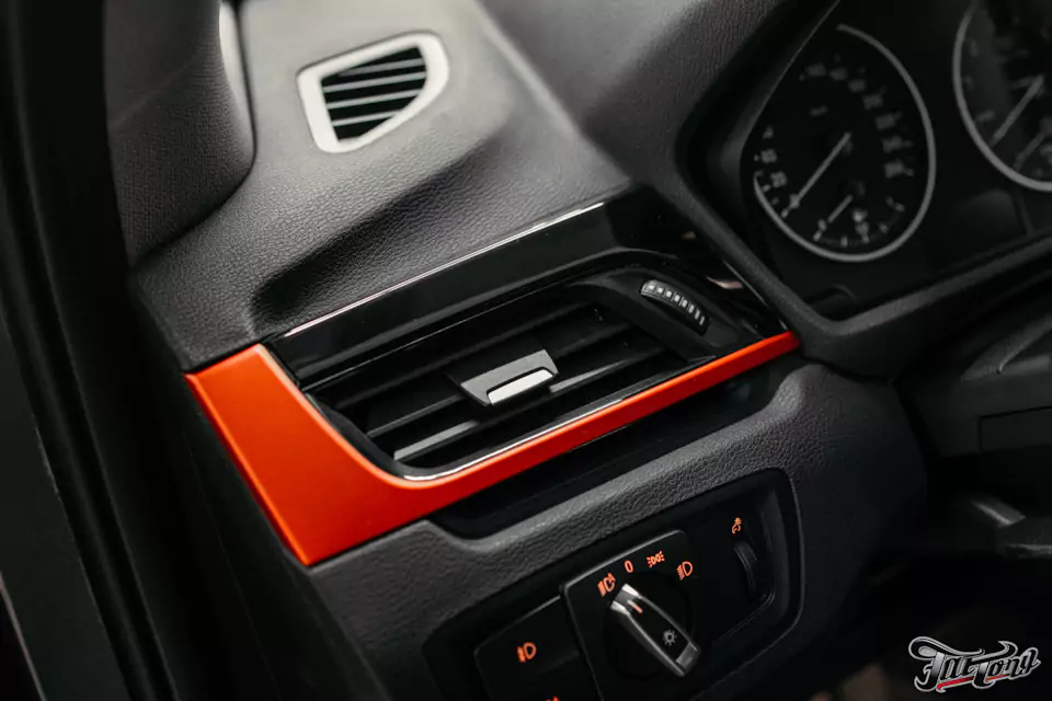Химчистка салона BMW X1, мойка и консервация подкапотного пространства, полировка и защита фар